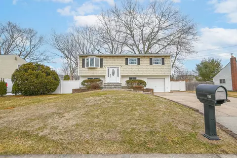 35 Holiday Park Dr, Centereach, NY 11720