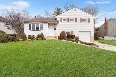 2663 Elm Dr, North Bellmore, NY 11710