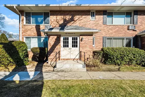 192 Edmunton Dr #D2, North Babylon, NY 11703