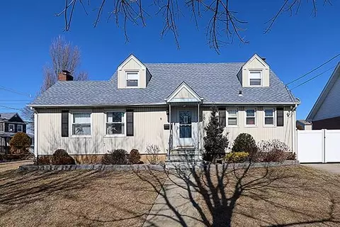 510 Ray St, Freeport, NY 11520