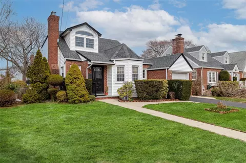 1511 Lincoln Ave, North Hempstead, NY 11040