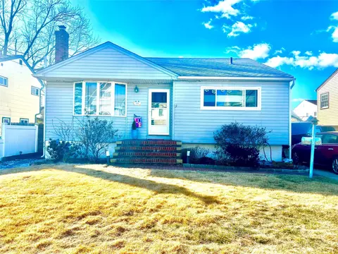 252 Westside Ave, Freeport, NY 11520