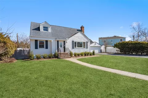 1235 Glenwood Rd, Wantagh, NY 11793