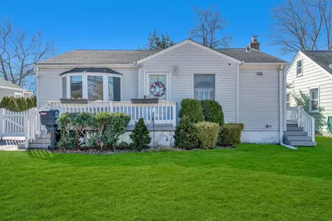 168 Arnold Ave, West Babylon, NY 11704