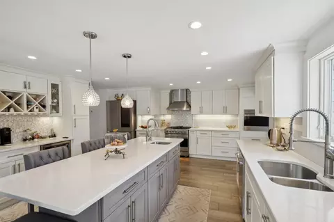 1570 Stevenson Rd, Hewlett, NY 11557