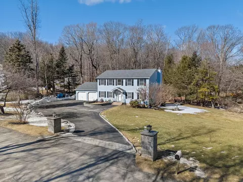 8 Durrschmidt Rd, Stormville, NY 12582