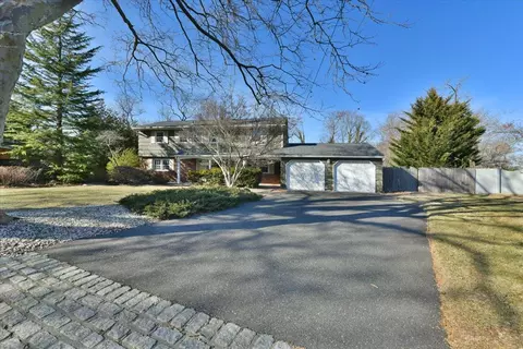 66 Conklin Ln, Huntington, NY 11743