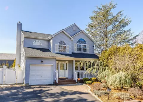 232 Haypath Rd, Old Bethpage, NY 11804