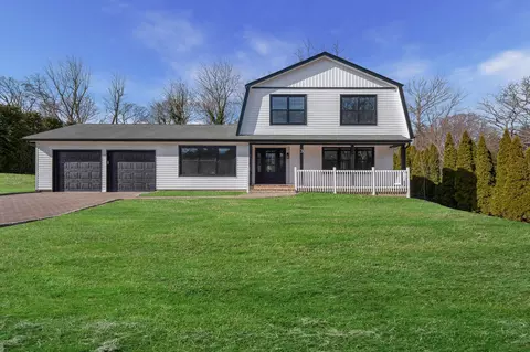 3 Maryanne Ct, Huntington, NY 11743