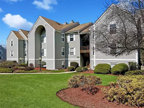 1121 Washington Grn #1121, New Windsor, NY 12553