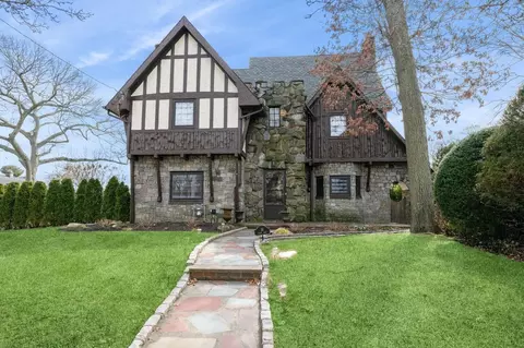 16 Nancy Blvd, Merrick, NY 11566