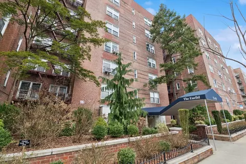 72-10 112th St #4B, Forest Hills, NY 11375