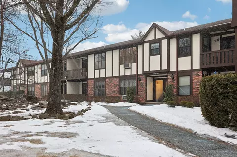 702 Sierra Vista Ln, Clarkstown, NY 10989