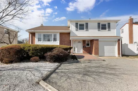 2599 Phyllis Dr, North Bellmore, NY 11710