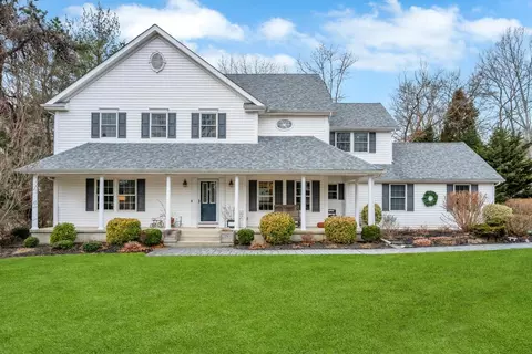 30 Ridgefield Dr, Shoreham, NY 11786