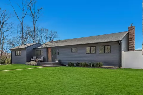 709 Parkside Blvd, Massapequa, NY 11758