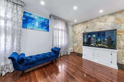 75-60 180th St, New York, NY 11366