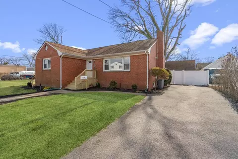 2524 N Jerusalem Rd, North Bellmore, NY 11710