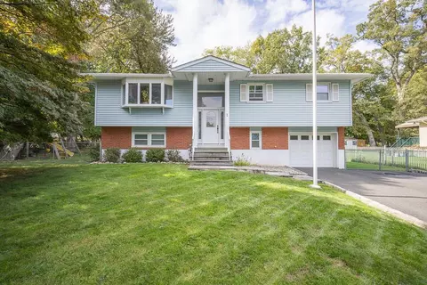 1 Lilburn Dr, Stony Point, NY 10980