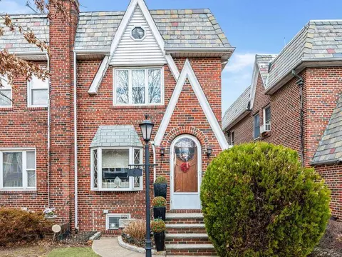 161-17 84th Ave, Jamaica, NY 11432