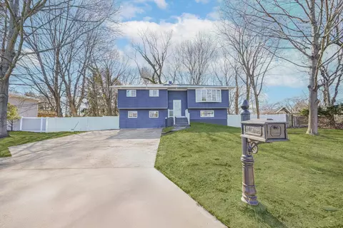 10 Katherine St, Port Jefferson Station, NY 11776