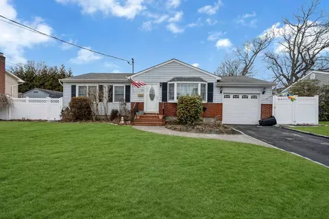 1664 Fairfax Ave, West Islip, NY 11795