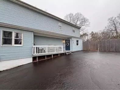 26 Pineoaks Pl, Farmingville, NY 11738