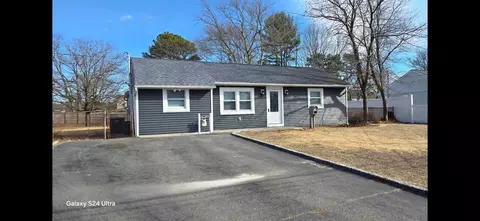 904 Bay Shore Ave, West Islip, NY 11795