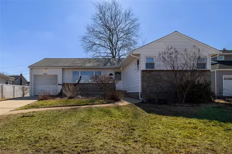 943 Melvin Dr, North Bellmore, NY 11710