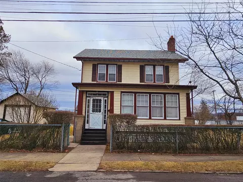 2 Chestnut St, Newburgh, NY 12550