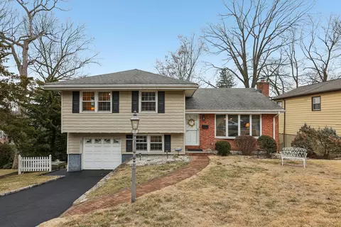 14 Hardy Pl, Yonkers, NY 10703