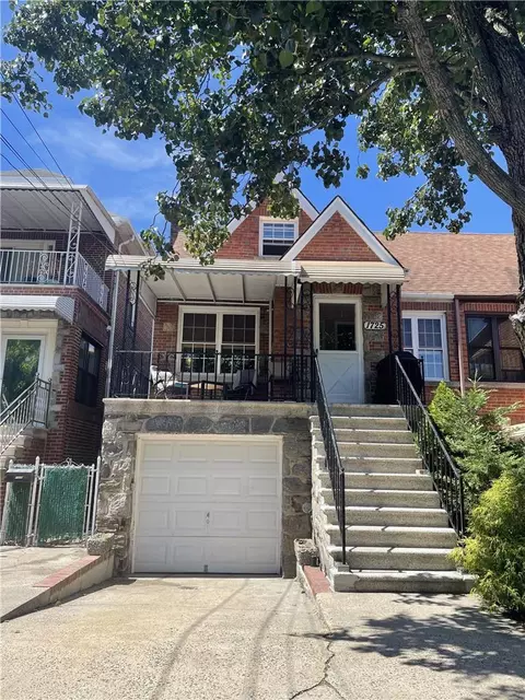 1725 Hering Ave, New York, NY 10461