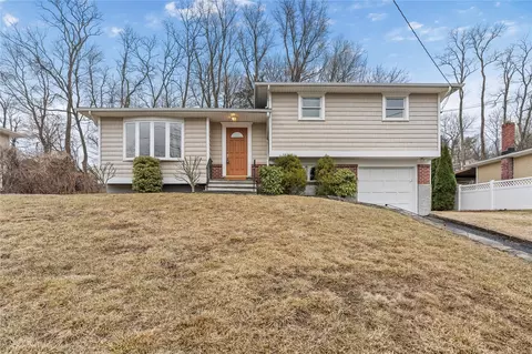 9 Rumbrook Rd, Greenburgh, NY 10523