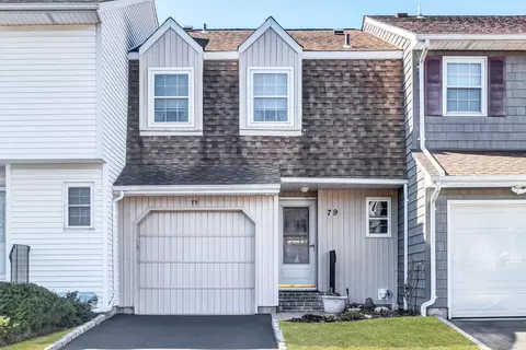 79 Woodlake Dr W, Woodbury, NY 11797