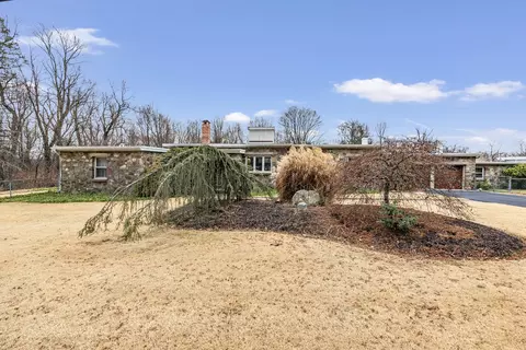 2 Twin Pines Dr, Ramapo, NY 10970
