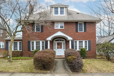 48 Essex Rd, North Hempstead, NY 11023