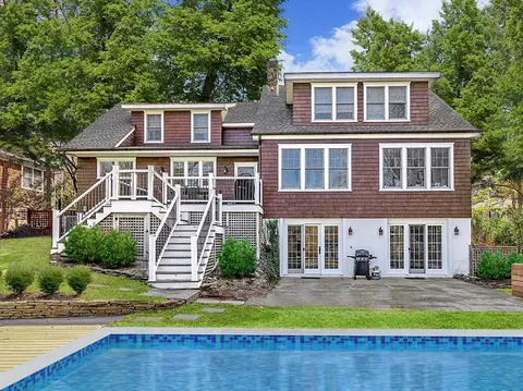 10 Highland Ave, Sea Cliff, NY 11579
