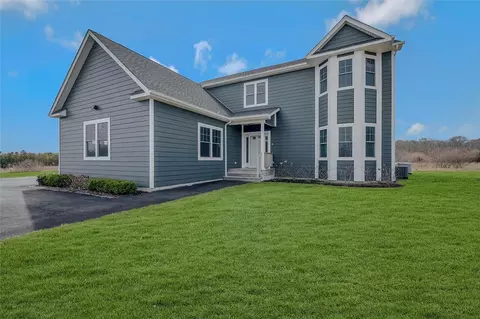 6805 Alvahs Ln, Cutchogue, NY 11935