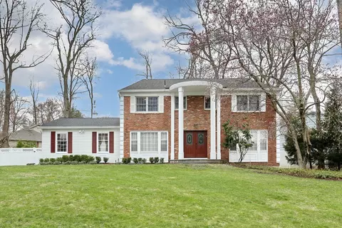 2 Windgate Dr, Clarkstown, NY 10956