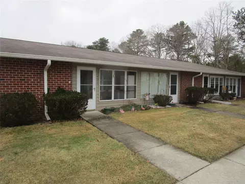 162 Falmouth Ct # C, Ridge, NY 11961