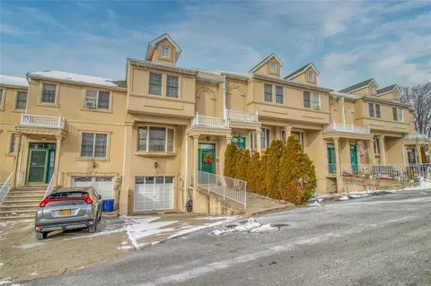 72 Garretson Ln, Staten Island, NY 10304