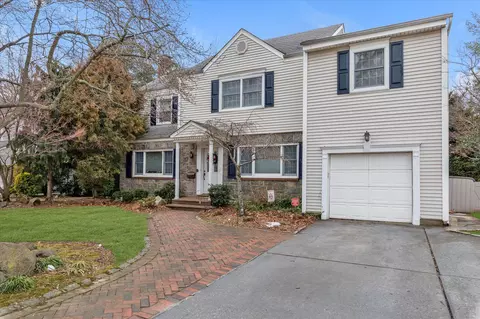 1620 Kent Dr, Hewlett, NY 11557