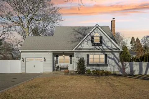 106 Bayview Ave, Patchogue, NY 11772