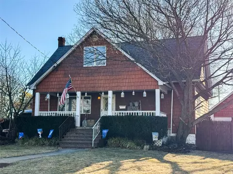 41 S Oregon Rd, West Babylon, NY 11704