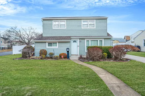 4162 Gloria Rd, Bethpage, NY 11714