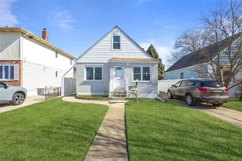 12 Robert Ave, Elmont, NY 11003