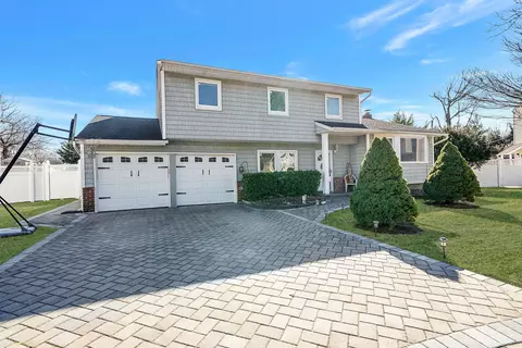 7 Ascot Ct, Dix Hills, NY 11746