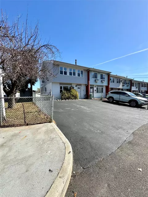 109 Roosevelt Dr, West Haverstraw, NY 10993