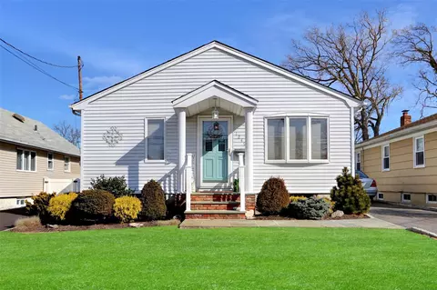 1249 Powell Ave, Merrick, NY 11566