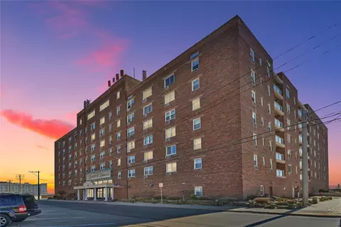 370 W Broadway #6L, Long Beach, NY 11561